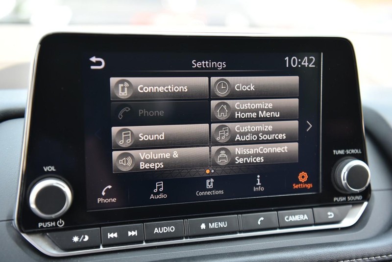 Nissan Rogue Vehicle Image 14