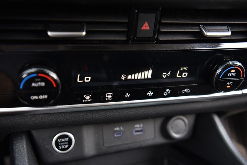 Nissan Rogue Vehicle Image 15