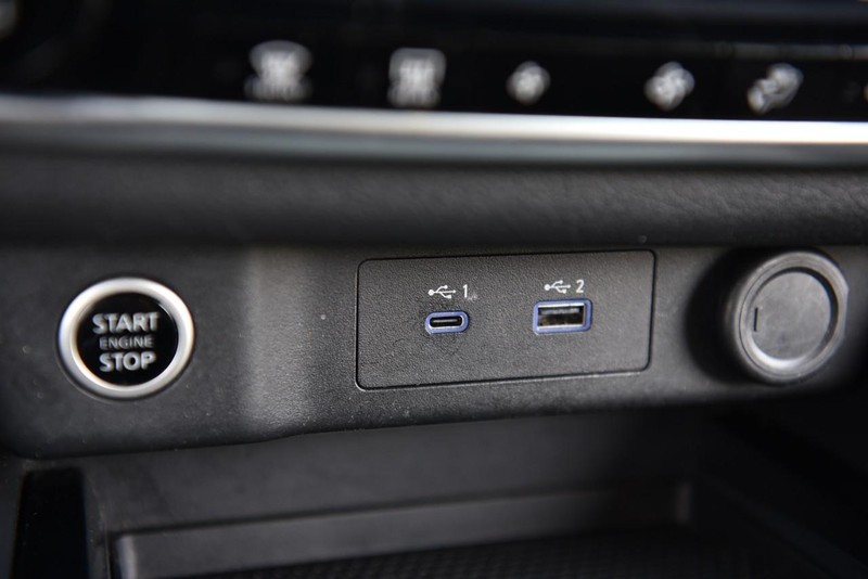 Nissan Rogue Vehicle Image 16
