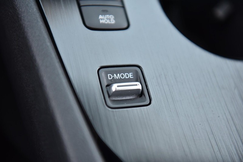 Nissan Rogue Vehicle Image 17