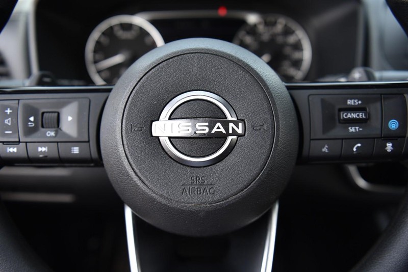 Nissan Rogue Vehicle Image 18