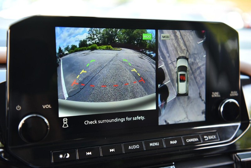 Nissan Pathfinder Vehicle Image 14
