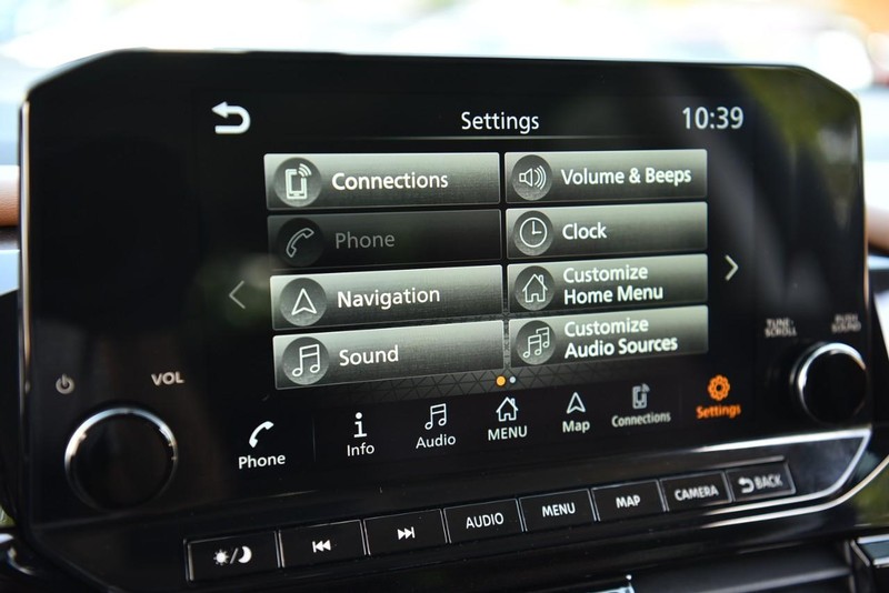 Nissan Pathfinder Vehicle Image 15