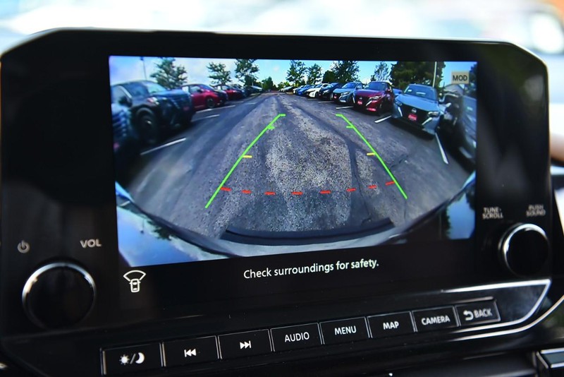 Nissan Pathfinder Vehicle Image 17