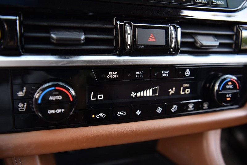 Nissan Pathfinder Vehicle Image 19