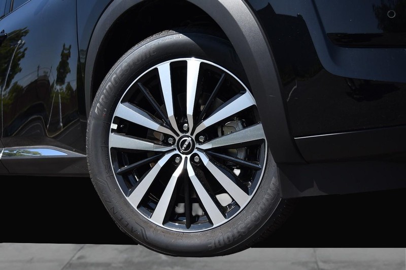 Nissan Pathfinder Vehicle Image 03