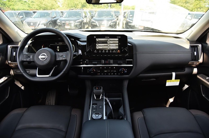 Nissan Pathfinder Vehicle Image 08