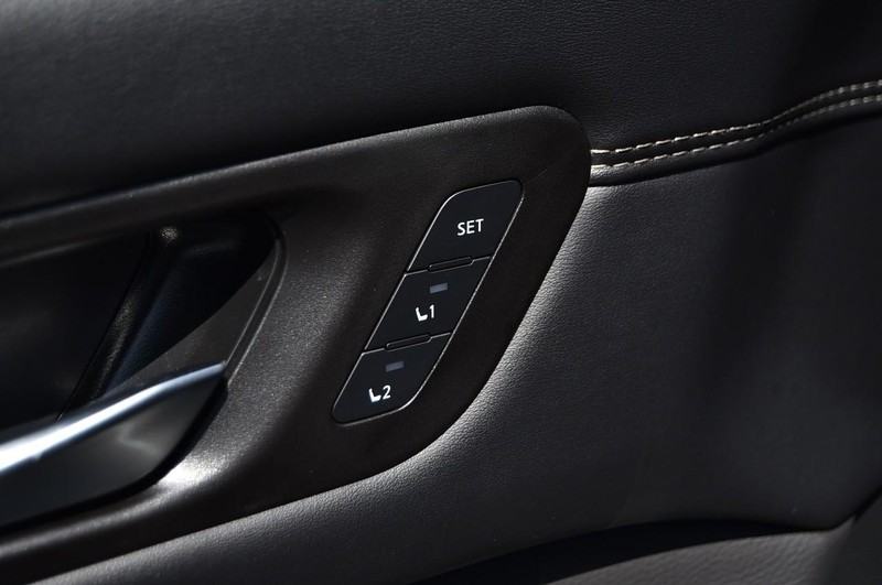 Nissan Pathfinder Vehicle Image 10