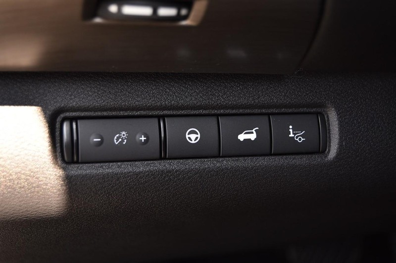 Nissan Pathfinder Vehicle Image 12
