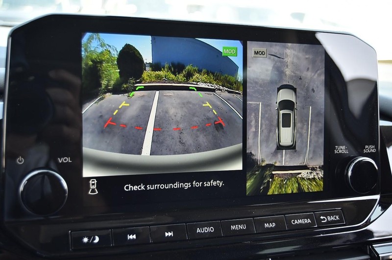 Nissan Pathfinder Vehicle Image 14