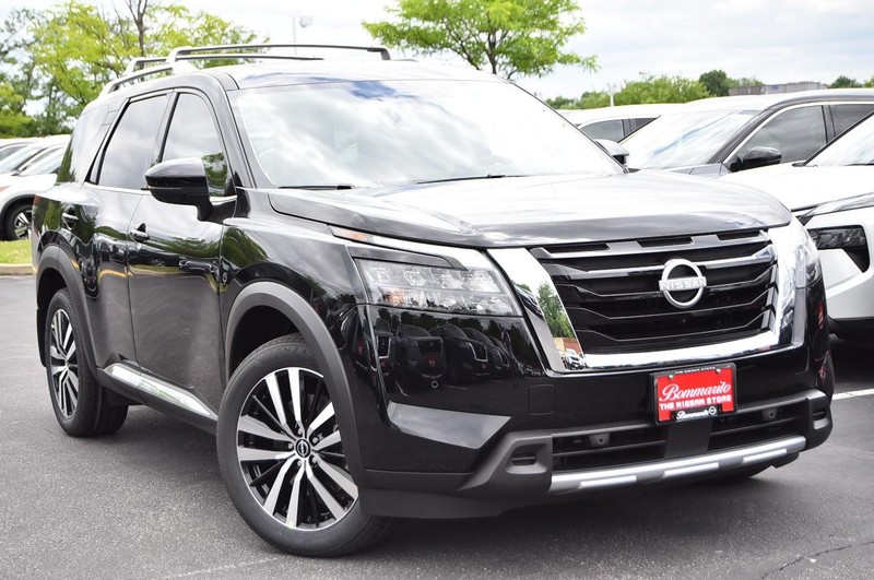 Nissan Pathfinder Vehicle Image 02