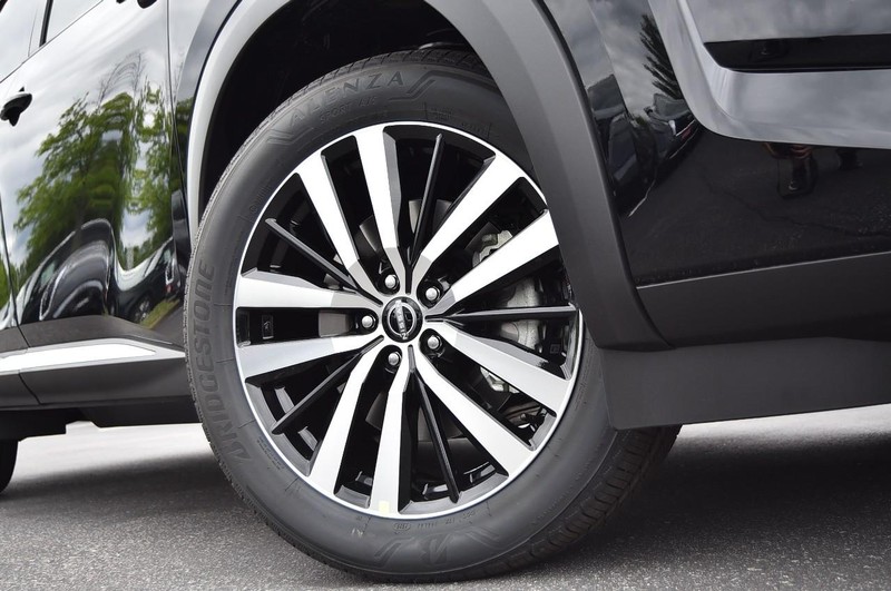 Nissan Pathfinder Vehicle Image 03