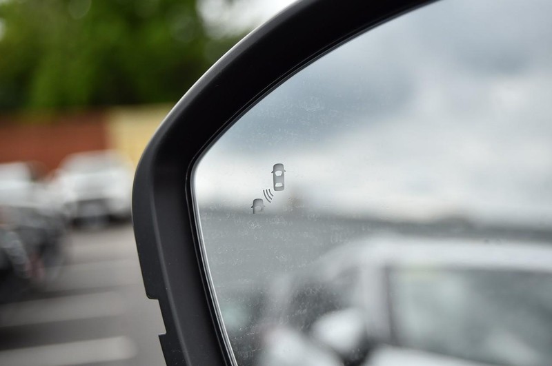Nissan Pathfinder Vehicle Image 11