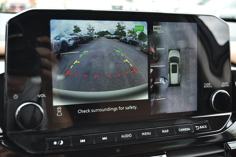 Nissan Pathfinder Vehicle Image 14