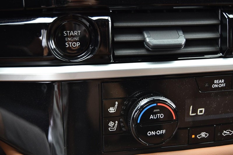 Nissan Pathfinder Vehicle Image 18