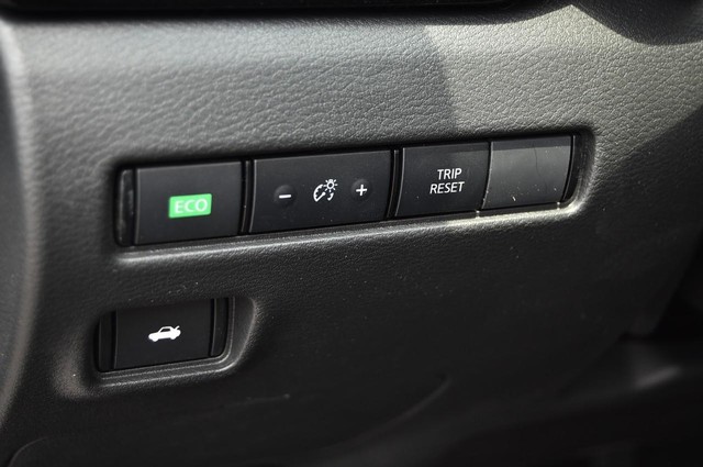 Nissan Sentra Vehicle Image 11