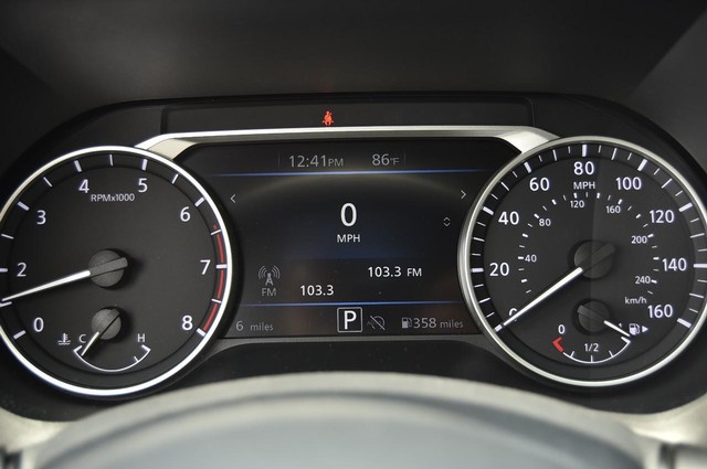 Nissan Sentra Vehicle Image 12