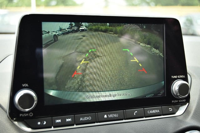 Nissan Sentra Vehicle Image 13