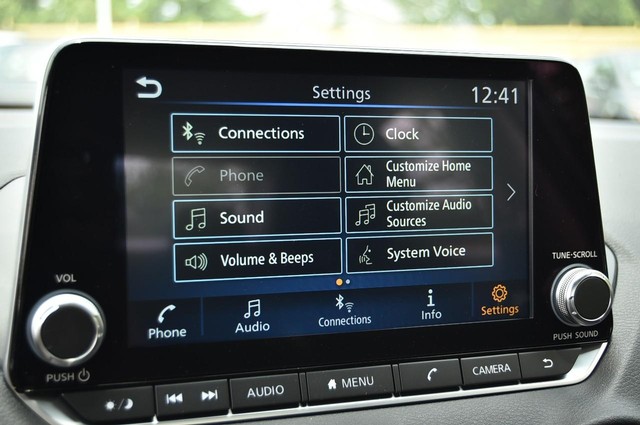 Nissan Sentra Vehicle Image 14