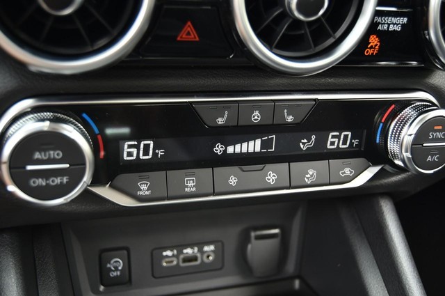 Nissan Sentra Vehicle Image 15