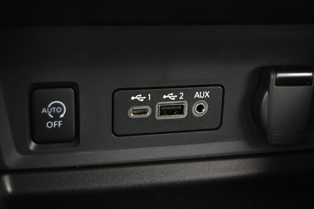 Nissan Sentra Vehicle Image 16