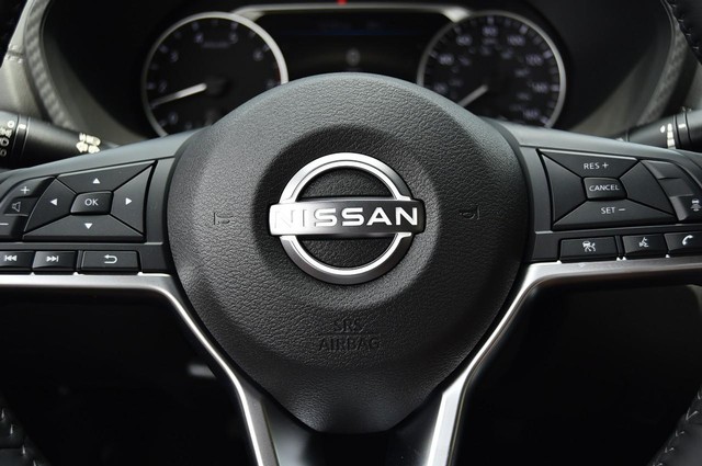 Nissan Sentra Vehicle Image 18