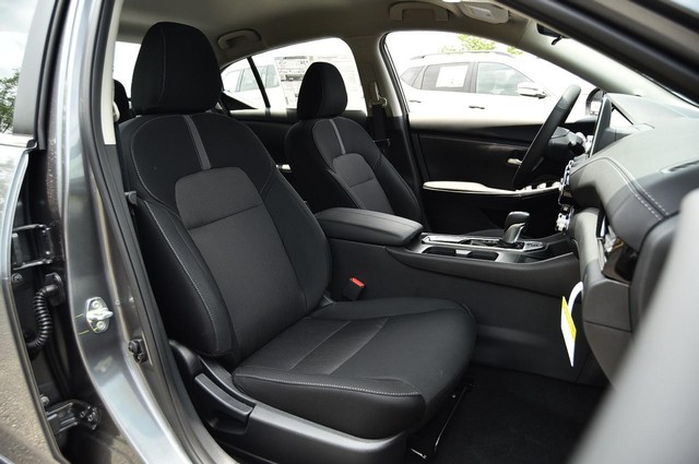 Nissan Sentra Vehicle Image 20