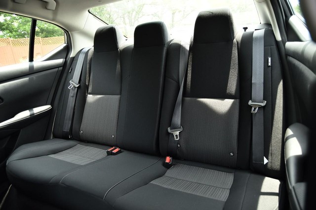 Nissan Sentra Vehicle Image 21