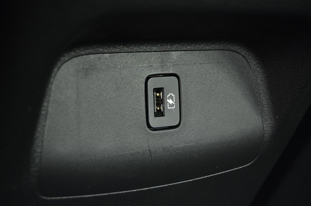 Nissan Sentra Vehicle Image 22