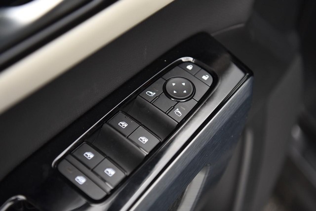 Nissan Pathfinder Vehicle Image 09