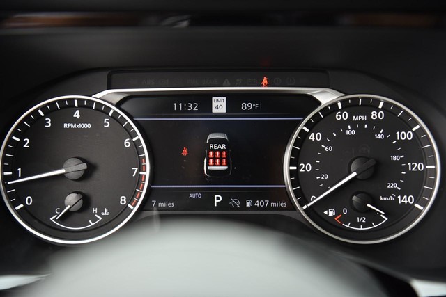 Nissan Pathfinder Vehicle Image 12