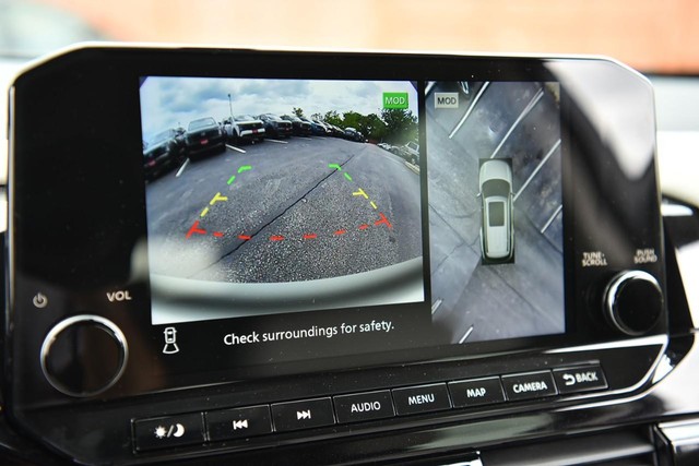 Nissan Pathfinder Vehicle Image 13