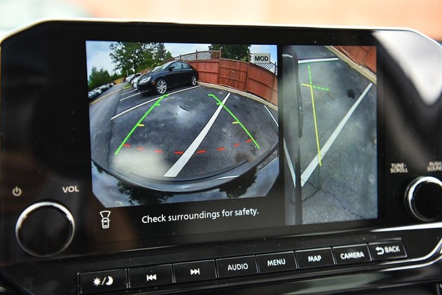 Nissan Pathfinder Vehicle Image 15
