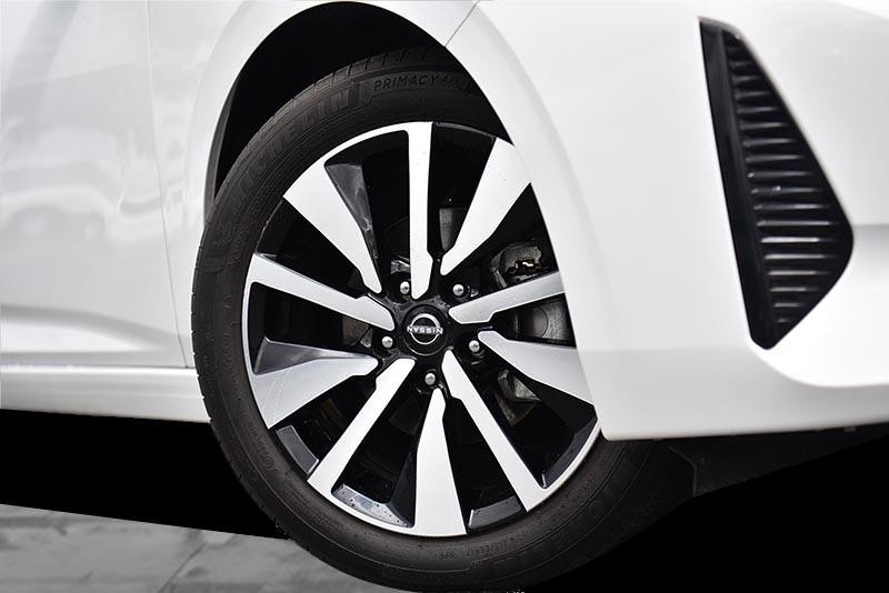 Nissan Sentra Vehicle Image 03