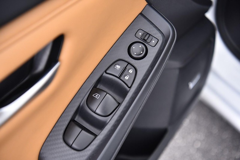 Nissan Sentra Vehicle Image 09
