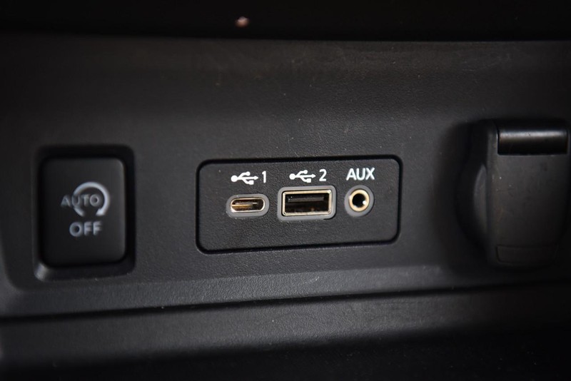 Nissan Sentra Vehicle Image 18
