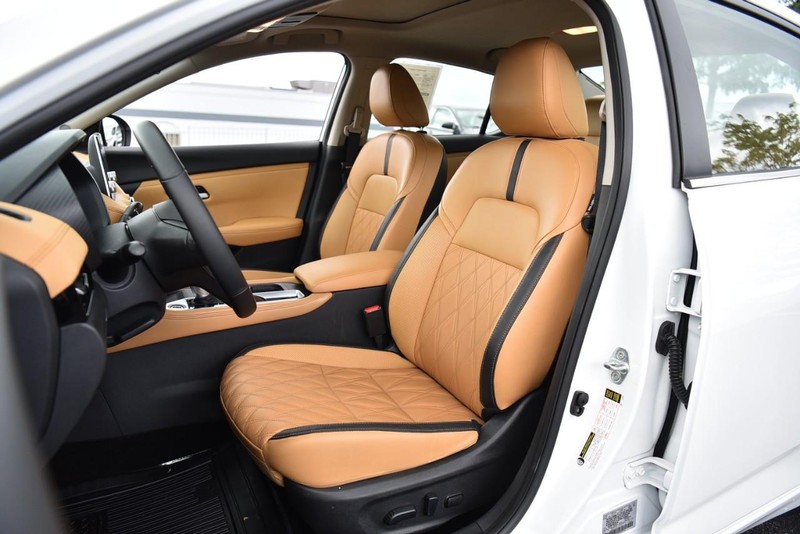 Nissan Sentra Vehicle Image 21
