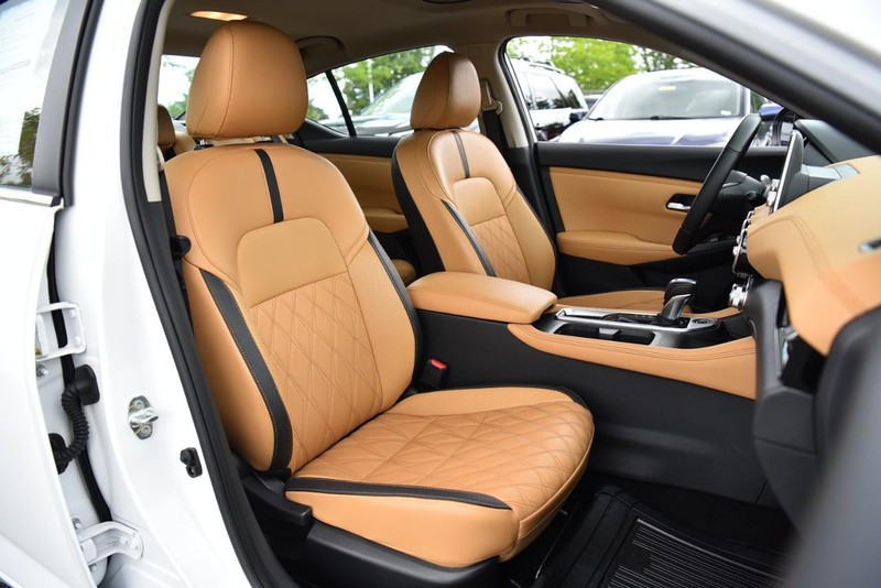 Nissan Sentra Vehicle Image 22