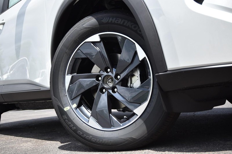 Nissan Rogue Vehicle Image 03