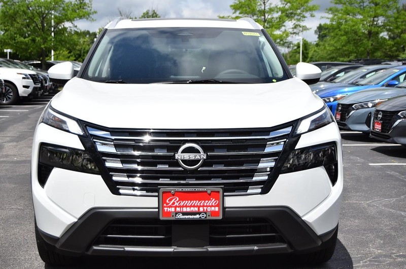 Nissan Rogue Vehicle Image 04