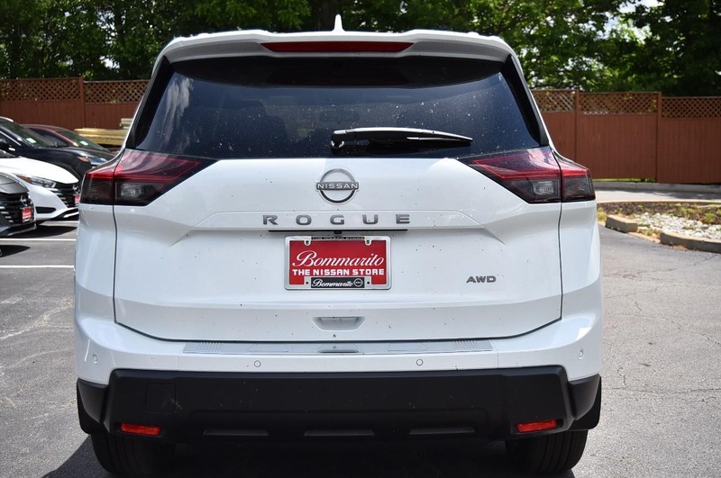 Nissan Rogue Vehicle Image 06