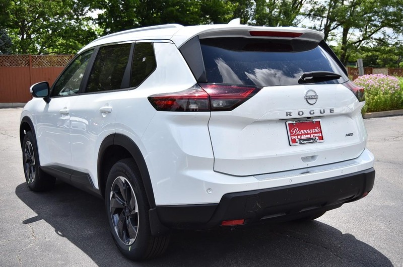 Nissan Rogue Vehicle Image 07