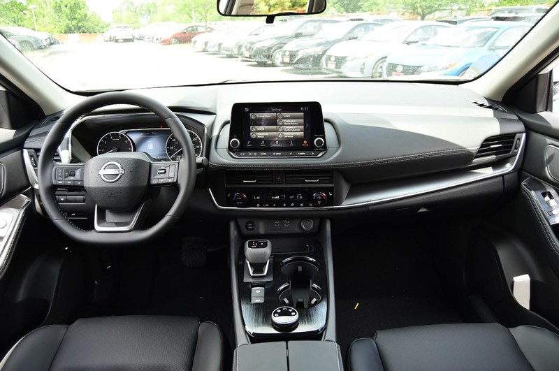 Nissan Rogue Vehicle Image 08