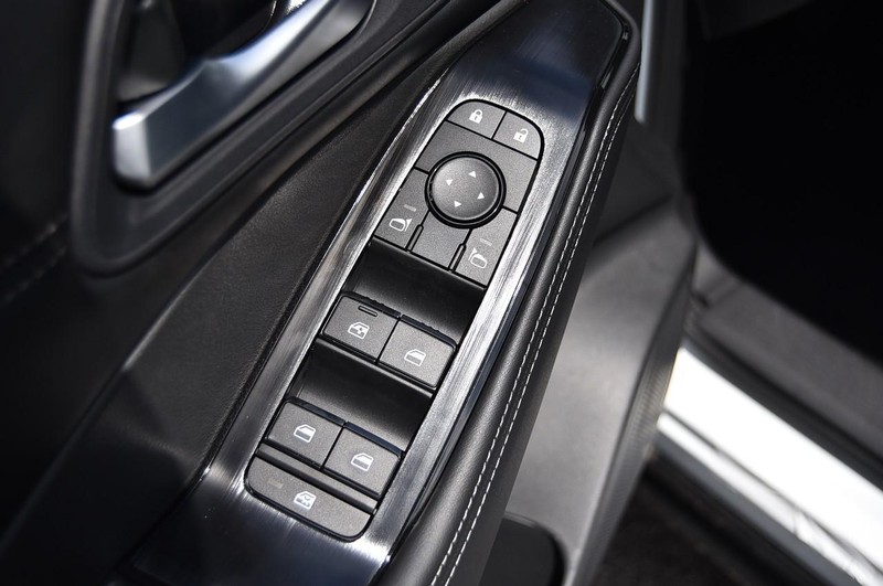 Nissan Rogue Vehicle Image 09