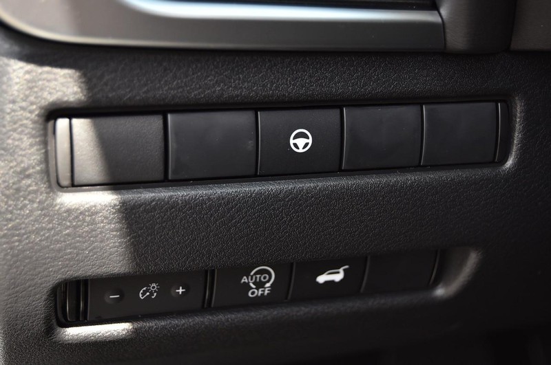 Nissan Rogue Vehicle Image 11