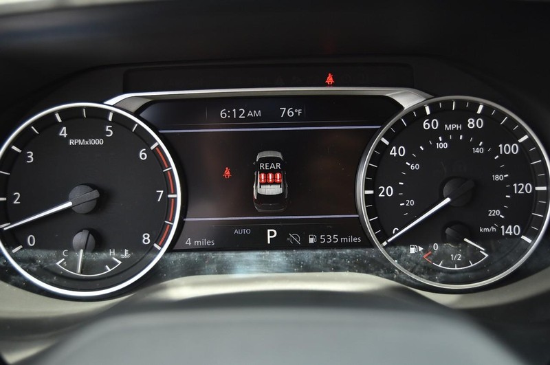 Nissan Rogue Vehicle Image 12