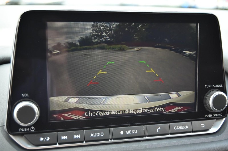 Nissan Rogue Vehicle Image 13