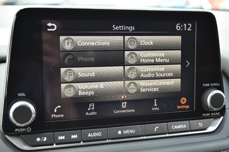 Nissan Rogue Vehicle Image 14