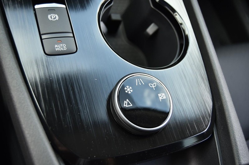 Nissan Rogue Vehicle Image 17