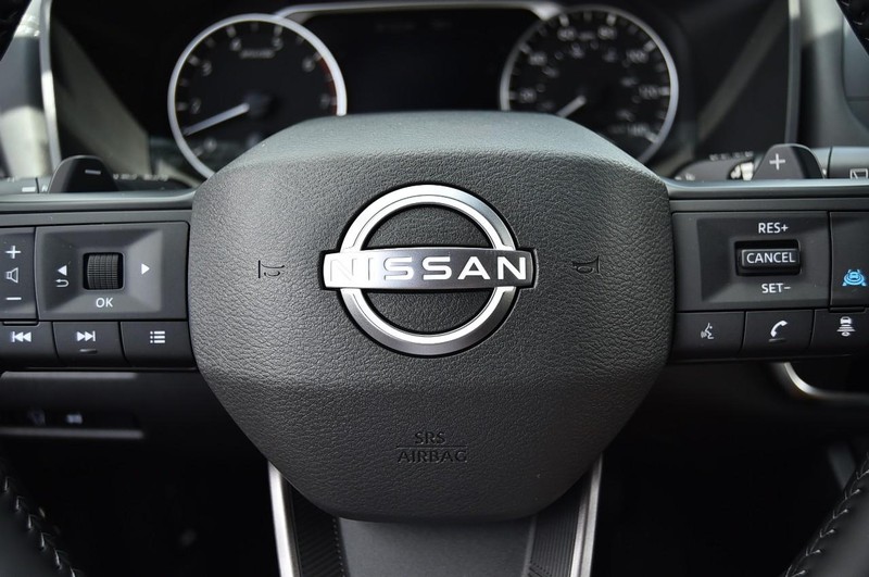 Nissan Rogue Vehicle Image 18